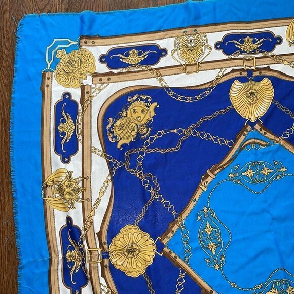 Vtg Franco Laurenti extra large crest‎ themed scarf or wrap - Picture 2 of 11